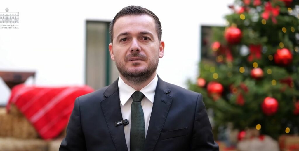 Ministri Salla uron fermerët dhe qytetarët për Vitin e Ri  Mbështetje dhe zhvillim 