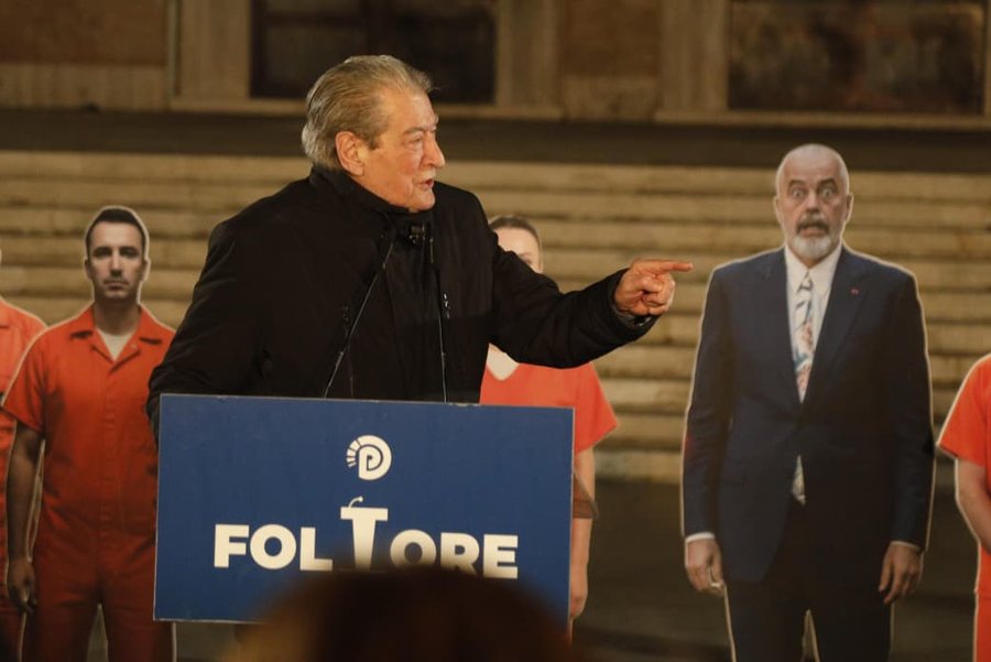  Foltorja  e PD  habit Berisha  Gys Agasi rrahu me grushta Ulsi Manjën në zyrë 