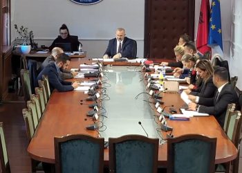 “Avokati i Popullit”, skualifikohen Sekretarja e PD dhe Mustafaj, 6 emra drejt votimit në seancë