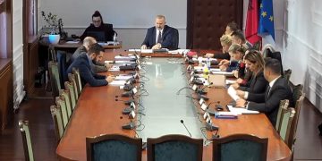 “Avokati i Popullit”, skualifikohen Sekretarja e PD dhe Mustafaj, 6 emra drejt votimit në seancë