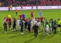 Disiplina zbulon vendimet, Flamurtari dënohet për hyrjen e tifozëve në stadium