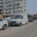 VIDEO-Çudi në Sarandë, parkuan makinat poshtë banesave, banorët i gjejnë në mëngjes me goma të çara