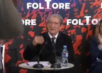 “O Florjana po ti s’më dëgjon?”/ Incident gjatë takimit të Berishës, anëtari akuza Kryetares së Njësisë 9: Më ke sharë, kërcënu dhe…