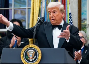 Trump zgjat ndalimin e udhëtimit për 7 vende të tjera përfshirë dhe palestinezët