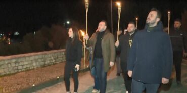 Një grup demokratësh protestojnë pranë banesës së kryeministrit Rama në Surrel  Jep dorëheqjen 