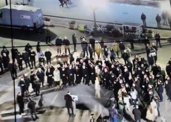 “Krushqit nuk erdhën fare, vetëm hyzmeqarët ishin”, Taulant Balla ironizon protestën e opozitës