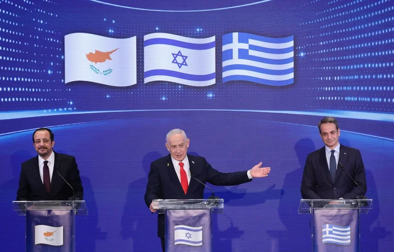 Greqia  Izraeli dhe Qipro thellojnë bashkëpunimin në siguri  planifikojnë stërvitje të përbashkëta ushtarake në Mesdhe