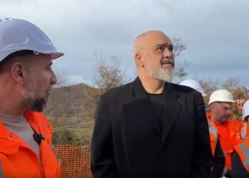 “Gati shtatorin e ardhshëm”, Rama inspekton kantierin e “Kengo Art Park” në Petrelë