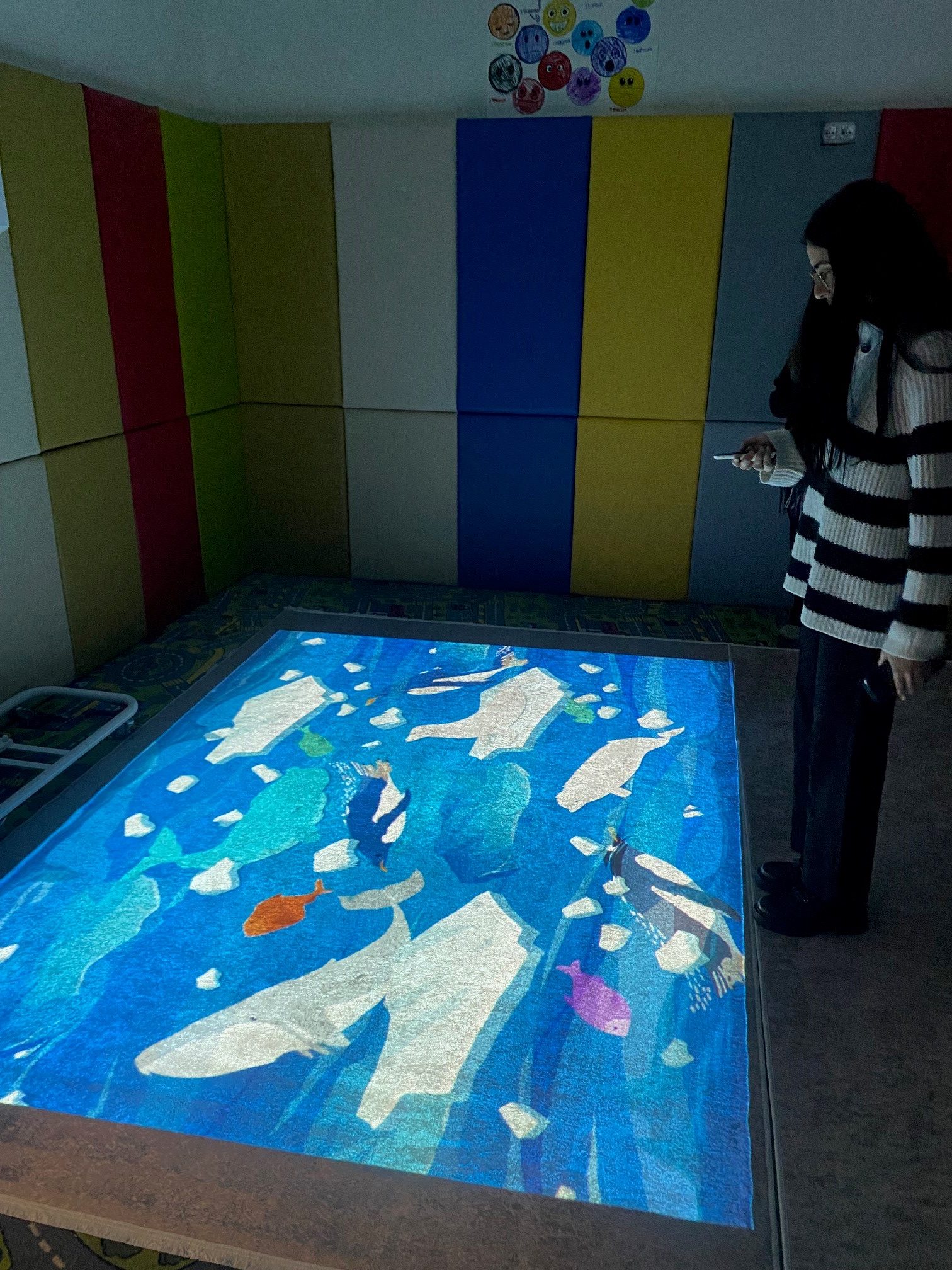 Polakët sjellin  Tapetin Magjik  për fëmijët shqiptarë