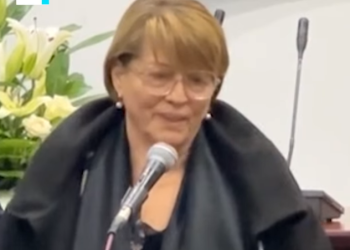 “Këtë vit nuk ka qenë i qetë…” Nëna e Shpat Kasapit flet mes dhimbjes për humbjen e të birit (VIDEO)