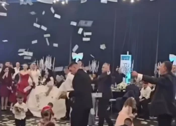 Sulmuesi i Kombëtares ‘e djeg’ dasmën e motrës, e mbulon me para (VIDEO)