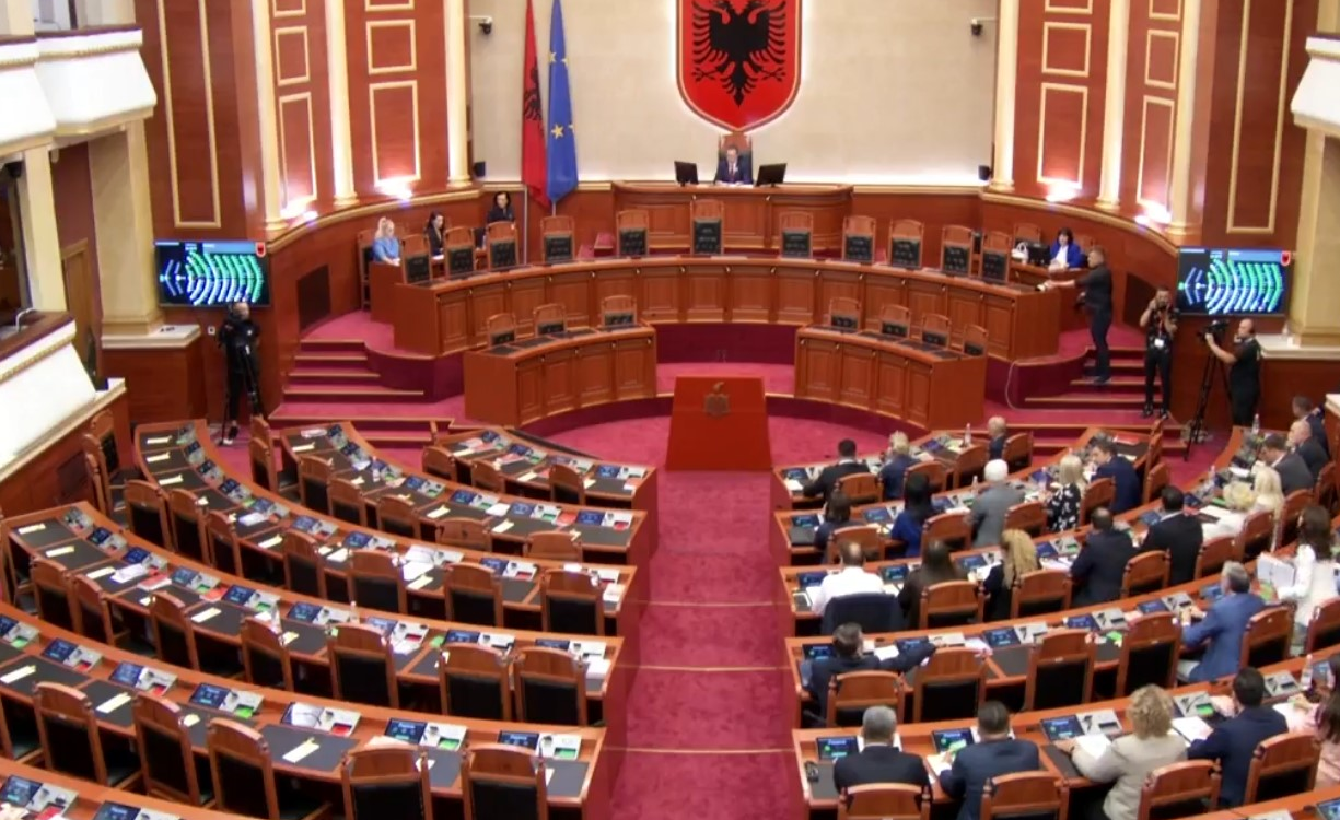 LIVE  Kuvendi mblidhet në seancë plenare  në rend dite edhe shqyrtimi i 14 projektligjeve