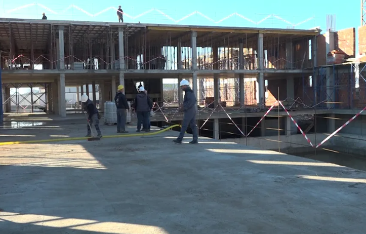 Katër milionë euro për pishinën gjysmë olimpike që do të shërbejë për Lojërat Mesdhetare