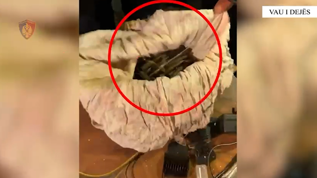 I gjendet kanabis dhe municion luftarak në banesë  arrestohet 42 vjeçari në Vaun e Dejës