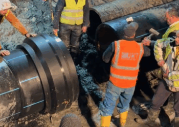 Furnizimi me ujë në Vlorë, UK apel qytetarëve: Në 48 orët e para mos e përdorni për konsum dhe gatim