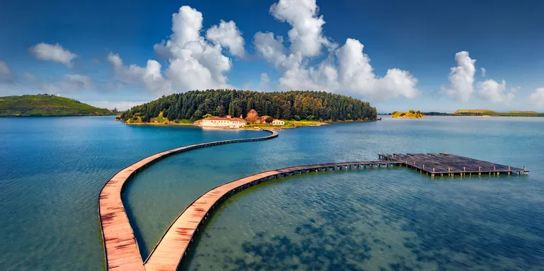 Media britanike  Shqipëria  ylli i ri i turizmit europian  Kryeson mes destinacioneve më të mira për pushime