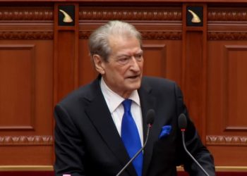 “Shabani është lepuri i Surrelit”, Berisha-mazhorancës: Ju e dini që s’merr dot asnjë firmë…
