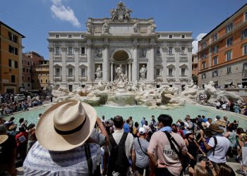 Shatërvani i Trevit nuk është më falas, Roma vendos tarifë për turistët që duan ta shohin nga afër