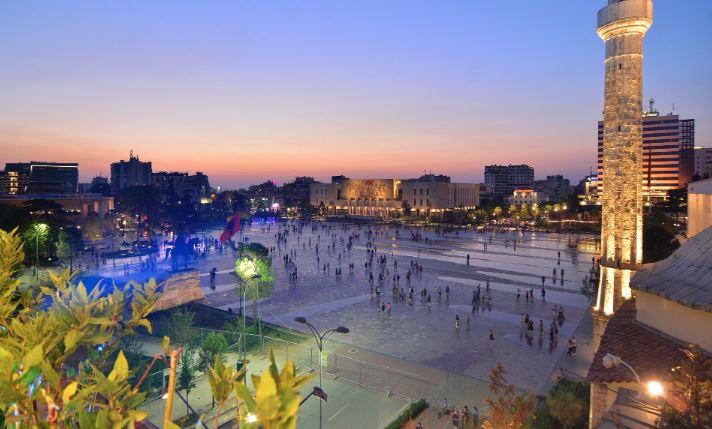 Festat boshatisin Shqipërinë  nëntori shënon rekord daljesh jashtë vendit