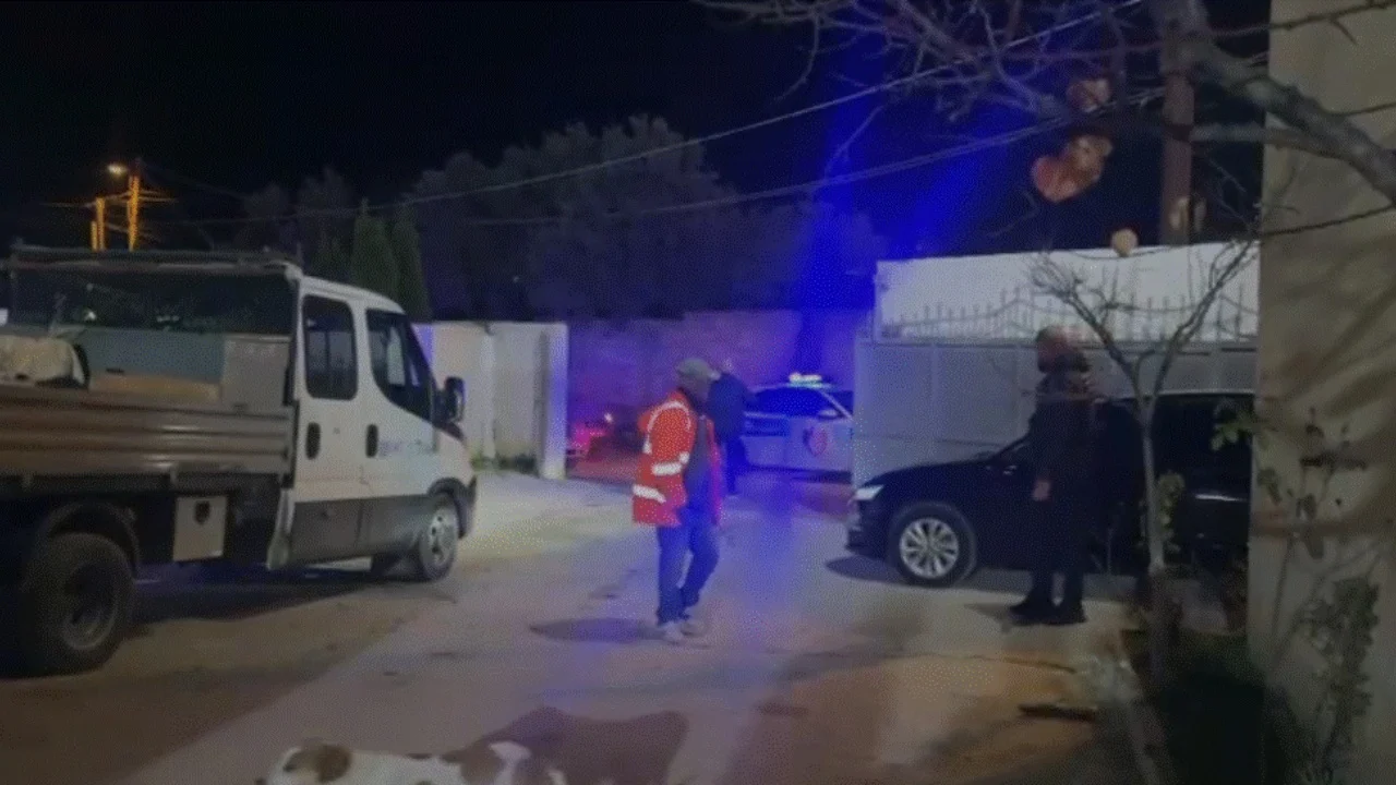 VIDEO  Kriza  e ujit në Vlorë  Nis puna për riparimin e tubacionit kryesor  Defekti nga amortizimi i rrjetit dhe  