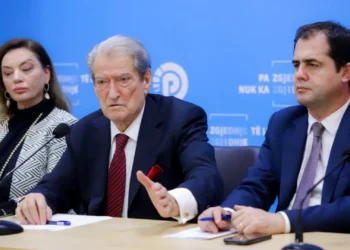 “Bëhuni gati për përshkallëzim të luftës”/ Berisha tregon aksionin politik: Duam qeveri teknike dhe zgjedhje të lira