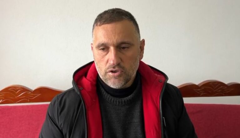 VIDEO  Një grua ishte dëshmitare   Babai flet pas vrasjes së 15 vjeçarit në Durrës  Djali im s kishte lidhje me sherrin  Dua drejtësi