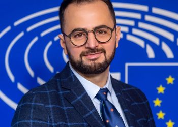 PROFIL / Doktor i Shkencave në Oksford, kush është Avokati i Popullit, Endrit Shabani