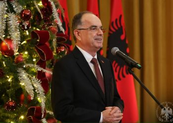 Begaj mbledh gazetarët për festat e fundvitit: Keni profesion më të vështirë se mjekët!