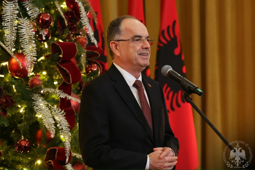 Begaj mbledh gazetarët për festat e fundvitit  Keni profesion më të vështirë se mjekët 