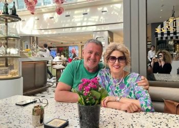 “Do të këndojë bilbili, te bliri Kostandinës”, Agron Llakaj bën veprën e veçantë në nderim të bashkëshortes