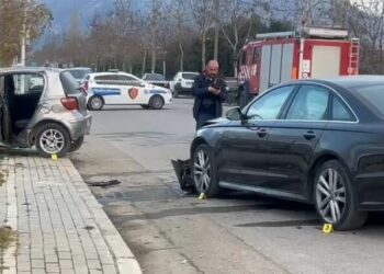 Kamëz, dy makina përfshihen në një aksident, mbetën të plagosur 4 persona