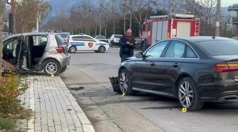 Kamëz  dy makina përfshihen në një aksident  mbetën të plagosur 4 persona