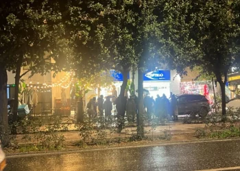 Tiranë/ Aksident tek Bulevardi Zogu i Parë, raportohet se makina përplasi motorin