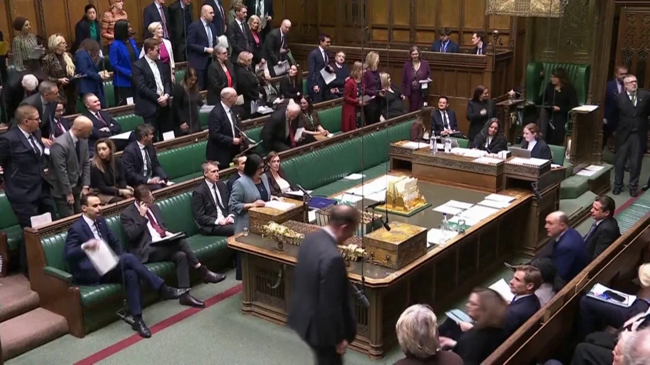 700 familjeve shqiptare u kërkohet të largohen vullnetarisht nga Anglia  3 mijë paund për të lënë vendin  Kërkesa nga  