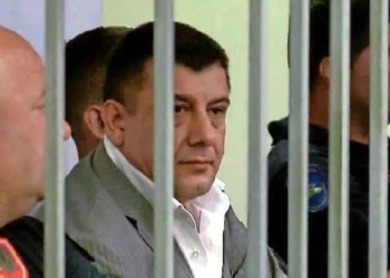 U dënua me burg përjetë për vrasjen e komisar Dritan Lamaj/ Kur do të shqyrtohet kërkesa e Arben Frrokut për rihapje procesi