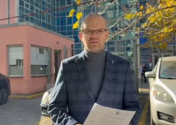 Rrëzimi i kallëzimit për faljen e gjobave para zgjedhjeve/ Aulon Kalaja ‘nuk heq dorë’, e çon çështjen në Gjykatën e Lartë