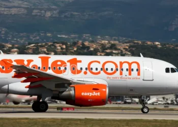 Botë e çuditshme, habiten pasagjerët/ Ndërron jetë e moshuara pak para fluturimit, familjarët tentuan ta “maskonin” si të gjallë: Po fle gjumë