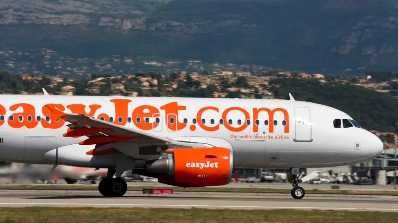 Botë e çuditshme  habiten pasagjerët  Ndërron jetë e moshuara pak para fluturimit  familjarët tentuan ta  maskonin  si të gjallë  Po fle gjumë