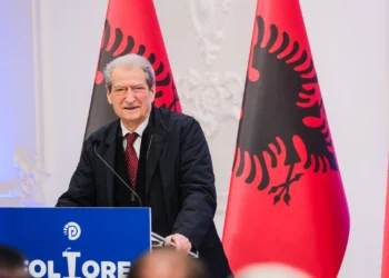 Sali Berisha në turin e Foltores sulmon Bashën: Ish-kryetari i PD në vend që të merrej me votën, u mor me mua