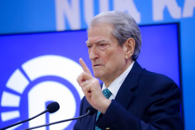 I organizuar nga Suel Çela  takimi i Salianjit në Elbasan    Kemi pasur informacione    Berisha  Vija e kuqe e PD  kundër çdo bashkëpunimi me organizata kriminale