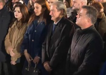 Foltorja para Kryeministrisë, mbërrin në protestë kreu i PD, Sali Berisha