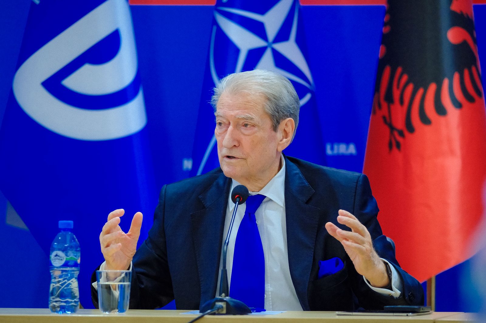 Kreu i PD paralajmëron protesta  Berisha thirrje të dëshpëruara qytetarëve  Duhet të përgatitemi  Rama nuk largohet pa  