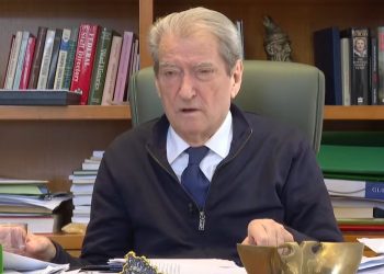 Berisha: Rama kërkoi çarmatosjen e oficerëve të BKH se mendoi që mund ta arrestonin. Ja pse shkuan në Kryeministri