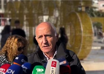 “Shkojnë në shkollë me thika, jo me libra”| Familjarët e 15-vjeçarit të vrarë në Durrës kërkojnë drejtësi
