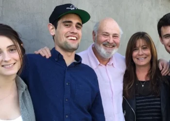 Vrasja e regjisorit të Hollywood dhe gruas së tij/ Dalin detajet tronditëse, djali i tyre i preu në fyt ndërsa ishin shtrirë