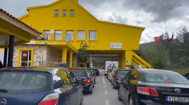 Protesta e fermerëve grekë  Bllokohet aksi  Kapshticë Selanik   veturat do lejohen të kalojnë në rrugën dytësore