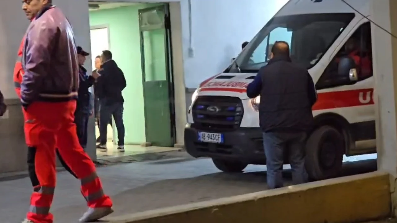 45 vjeçari ka marrë plagë në gjoks dhe bark  Zbardhen detaje nga plagosja me thikë në Durrës  EMRI 