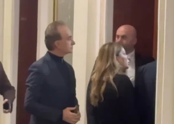 Debate në ambientet e Kuvendit, Luan Baçi: Të lejohet raportimi i mediave…