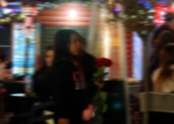 Fëmijët që punojnë deri në orët e vona të natës në Tiranë, ekspertët: Shfrytëzim, fenomeni duhet parandaluar