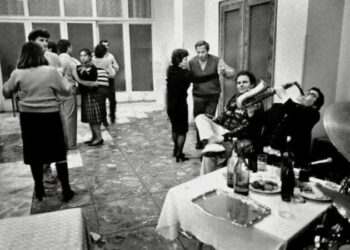 FOTOT/ Si festohej Viti i Ri në Shqipërinë e varfër gjatë diktaturës nëpër lokale dhe ish-Bllok!